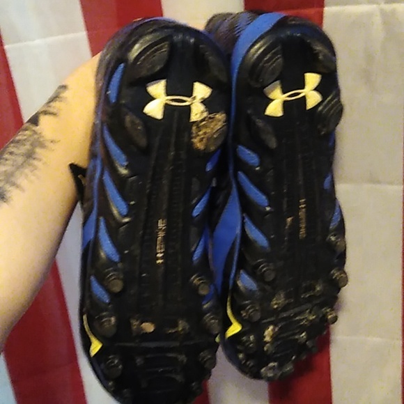 Under Armor Cleats - Picture 4 of 6